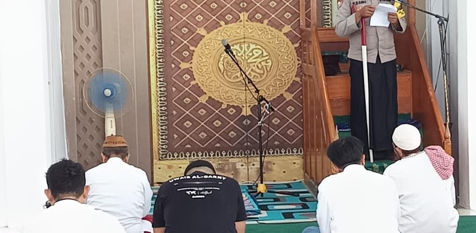 Personel Polsek Dungingi jadi khotib dan imam Sholat Jum’at Berjamaah di Masjid Raudhatul Jannah