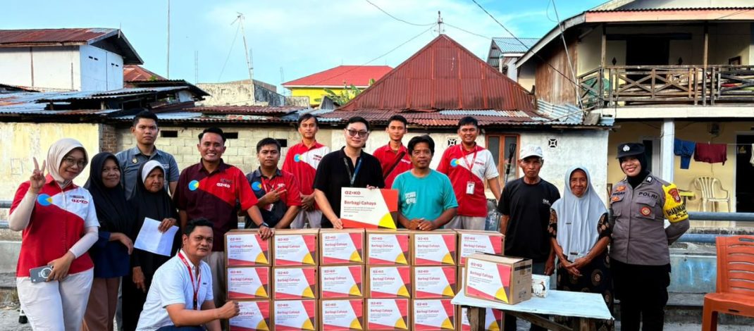Bhabinkamtibmas Biawao Dampingi Penyaluran Bantuan “Azko Berbagi Cahaya”