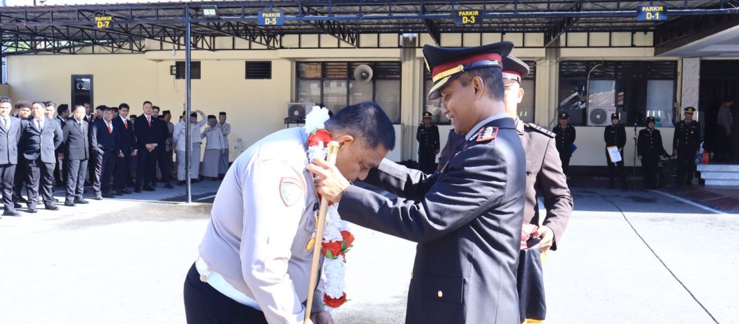 Suasana Penuh Kekeluargaan Warnai Apel Pelepasan Purna Tugas Kasat Lantas AKP Abubakar Karim