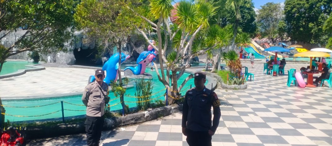 Ciptakan Rasa Aman Saat Liburan, Personel Polsek Kota Selatan Rutin Patroli di Kawasan Wisata GBC Water Boom