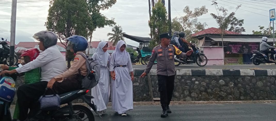 Tingkatkan Kelancaran Lalu Lintas Pagi Hari, Personel Polsek Kota Tengah Gelar Kegiatan “Strong Point”