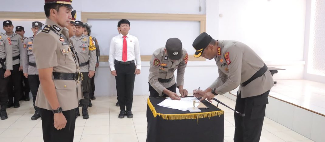 Kapolresta Gorontalo Kota Pimpin Upacara Sertijab Kapolsek Kota Utara, Tekankan Kesinambungan Tugas dan Pelayanan Masyarakat