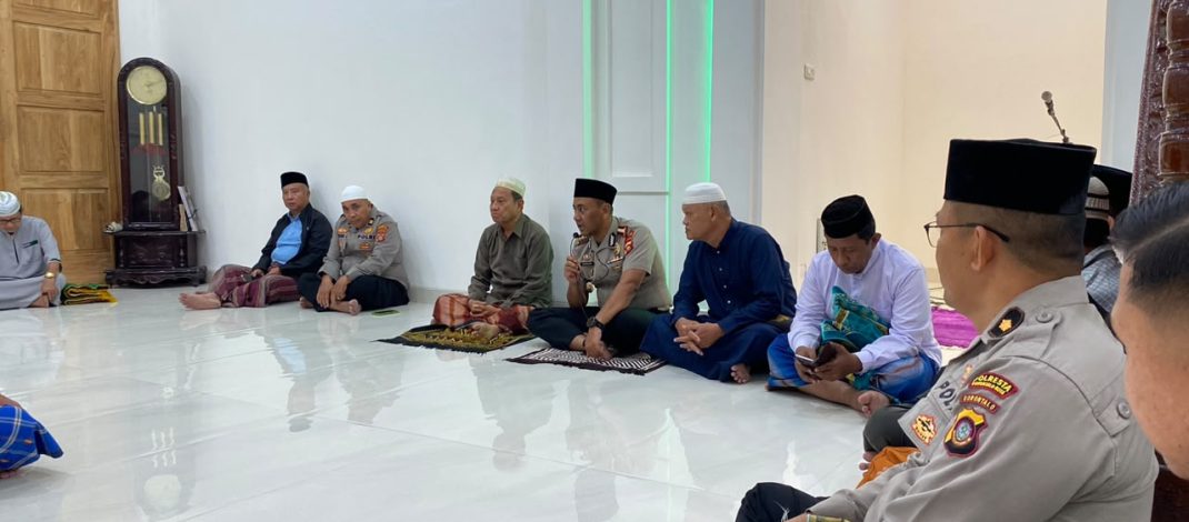 Safari Subuh di Masjid Al Jauhar: Kapolresta Gorontalo Kota Tekankan Pengawasan Anak dan Sosialisasikan Layanan 110