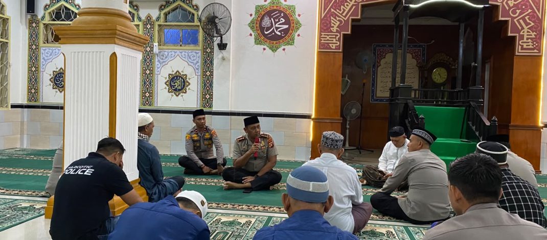 Pererat Silaturahmi dan Sampaikan Pesan Kamtibmas, Kapolresta Gorontalo Kota Gelar Sholat Subuh Berjamaah di Kota Tengah