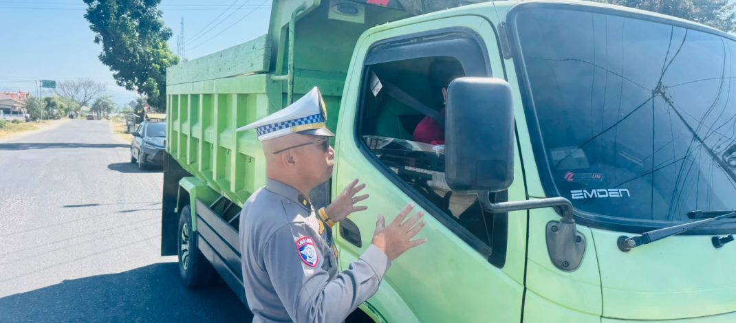 Sat Lantas Polresta Gorontalo Kota Gencarkan Himbauan Keselamatan bagi Pengemudi Angkutan Barang
