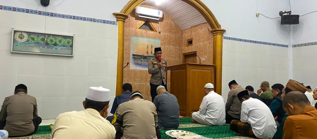 Mempererat Silaturahmi dan Menjaga Kamtibmas, Polresta Gorontalo Kota Gelar Safari Subuh Berjamaah di Masjid Darul Usman