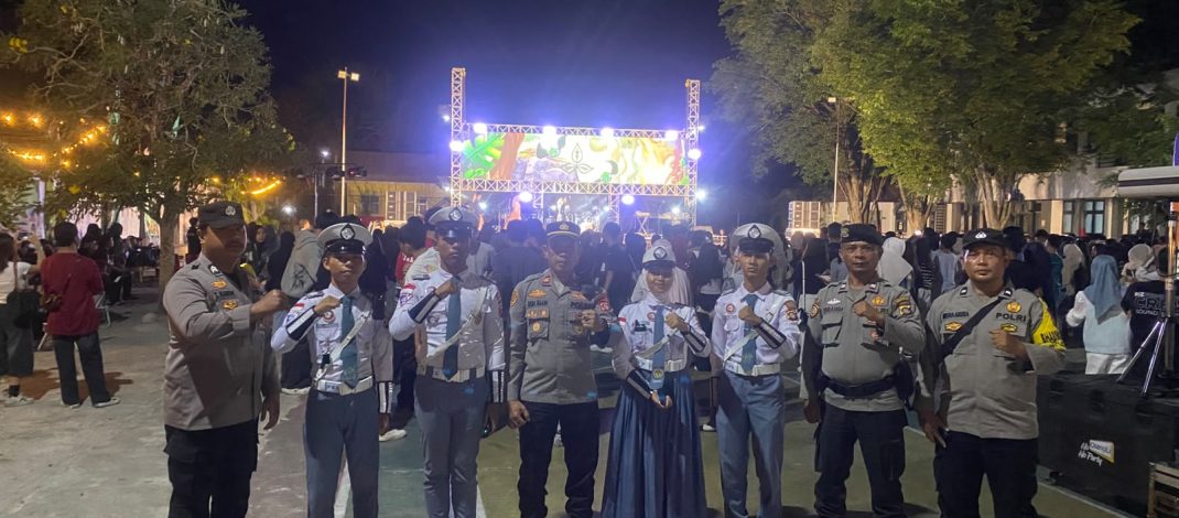 Polsek Kota Selatan Kawal Pengamanan Malam Puncak Awards SMANTIG di SMA Negeri 3 Gorontalo Hingga Kondusif