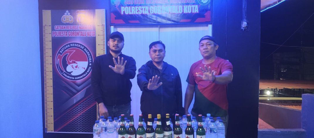 Tekan Potensi Gangguan Kamtibmas, Satresnarkoba Polresta Gorontalo Kota Sita Puluhan Botol Minuman Keras dalam Razia KRYD