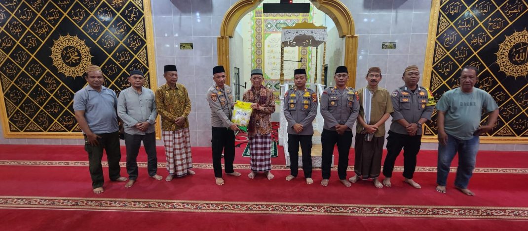 Tingkatkan Mental Spiritual dan Kemitraan, Jajaran Polresta Gorontalo Kota Gelar Safari Sholat Subuh di Masjid Nurul Janah