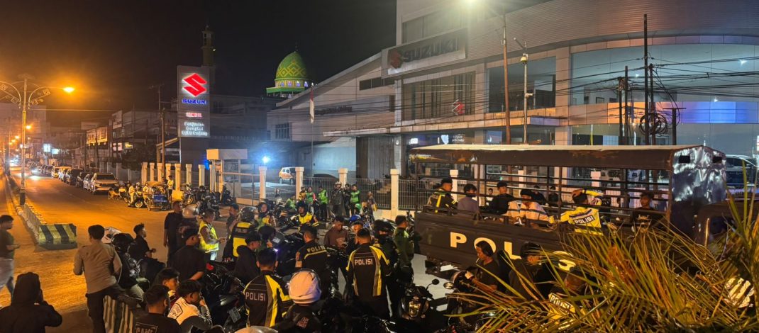 Patroli Gabungan Polresta Gorontalo Kota Bubarkan Balap Liar di Bundaran Saronde, 24 Sepeda Motor Diamankan