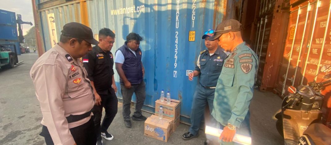 “Modus Kardus Air Mineral Mewarnai Pelabuhan Gorontalo, Polsek KPG Gagalkan Penyelundupan Miras Cap Tikus”