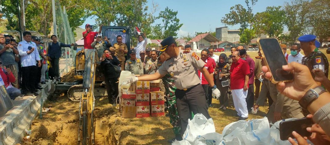 Gorontalo Tolak Miras: Ribuan Botol Miras Berakhir di Tempat Pemusnahan
