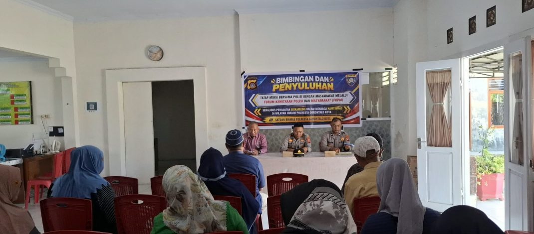 Sinergi Jaga Kamtibmas, Sat Binmas Polresta Gorontalo Kota Gelar Penyuluhan Polmas dan FKPM di Kelurahan Wumialo