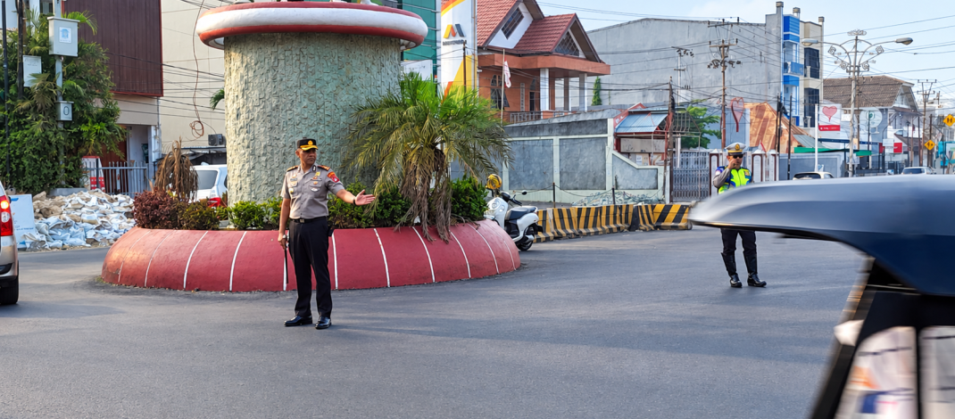 Kapolresta Gorontalo Kota Bersama PJU Turun Langsung Lakukan Pengaturan Lalu Lintas Pagi di Bundaran HI