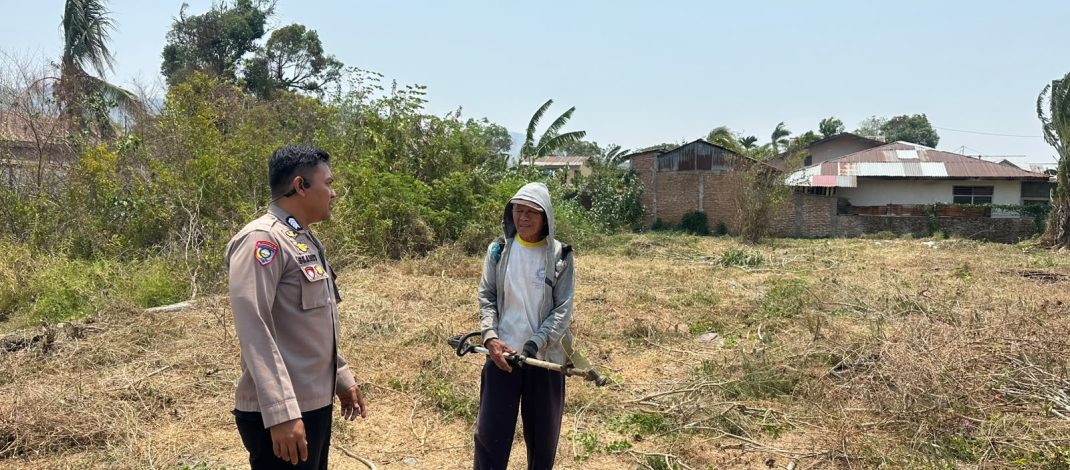 Cegah Karhutla di Musim Kemarau, Bhabinkamtibmas Kelurahan Heledulaa Selatan Gencarkan Penyuluhan Larangan Bakar Lahan