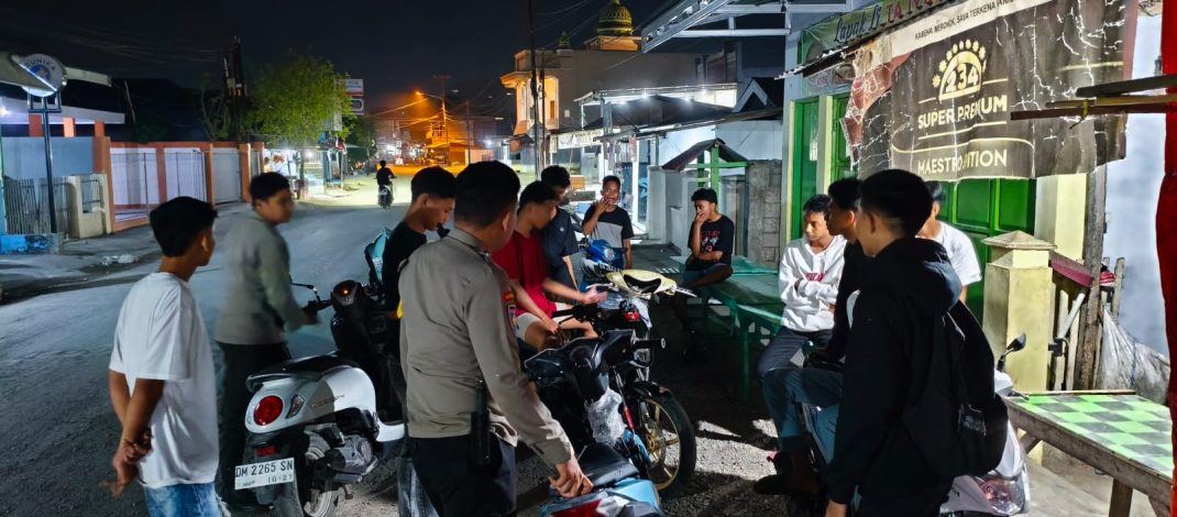 Cegah Gangguan Kamtibmas, Patroli KRYD Polsek Dungingi Sisir Titik Rawan dan Amankan 1,8 Liter Miras Cap Tikus