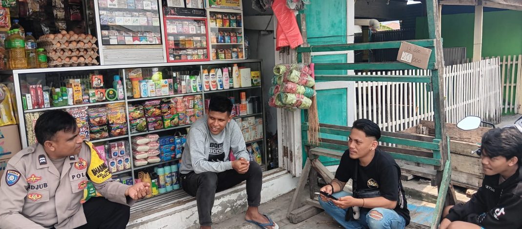 Wujudkan TagLine Baru Kapolri, Bhabinkamtibmas Kelurahan Huangobotu Gencarkan Program “Polisi Bersama Masyarakat”